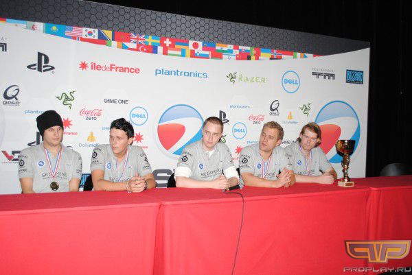 �, ��� ��